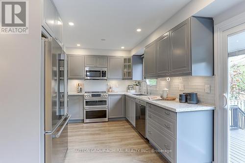 114 Rejane Crescent, Vaughan, ON - Indoor Photo Showing Kitchen With Upgraded Kitchen