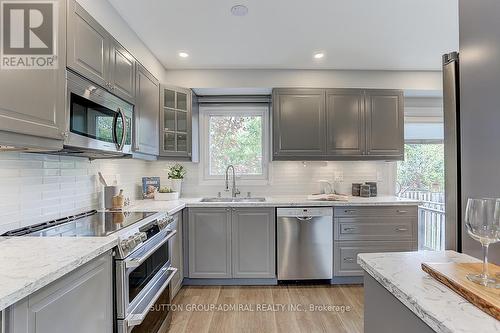114 Rejane Crescent, Vaughan, ON - Indoor Photo Showing Kitchen With Upgraded Kitchen
