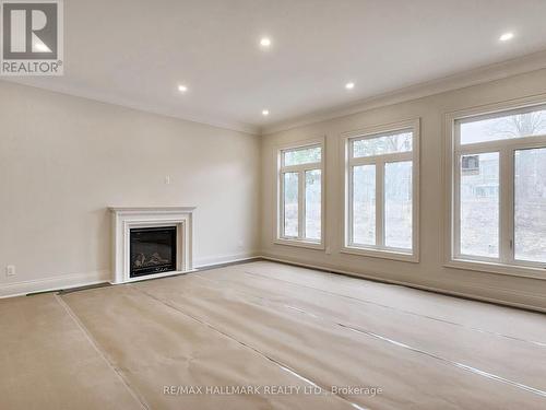 17 Calla Trail, Aurora, ON - Indoor Photo Showing Living Room With Fireplace