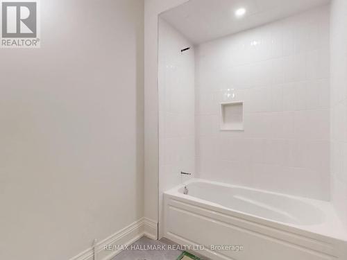 17 Calla Trail, Aurora, ON - Indoor Photo Showing Bathroom