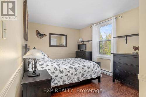 17682 Loyalist Parkway, Prince Edward County, ON - Indoor Photo Showing Bedroom