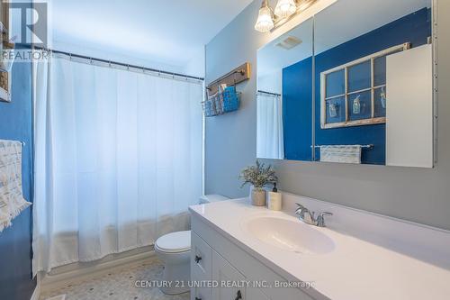 329 Plati Avenue, Douro-Dummer, ON - Indoor Photo Showing Bathroom