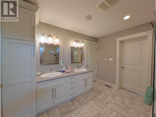 2619 Maurice Drive, Prince George, BC - Indoor Photo Showing Bathroom