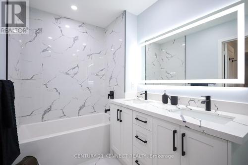 413 - 31 Avondale Avenue, Toronto, ON - Indoor Photo Showing Bathroom