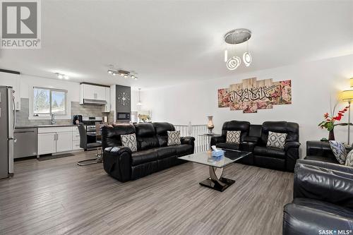 226 Brock Crescent, Saskatoon, SK - Indoor Photo Showing Living Room