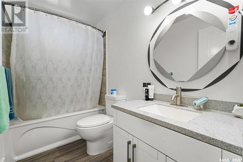 226 Brock Crescent, Saskatoon, SK - Indoor Photo Showing Bathroom