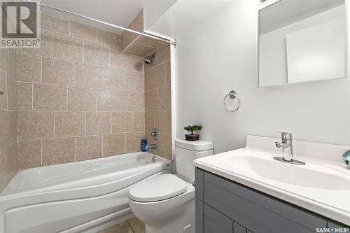 226 Brock Crescent, Saskatoon, SK - Indoor Photo Showing Bathroom