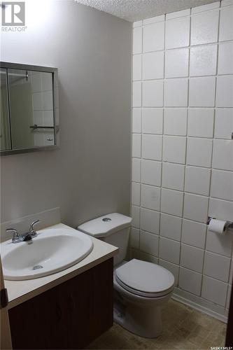 341 2Nd Street E, Shaunavon, SK - Indoor Photo Showing Bathroom