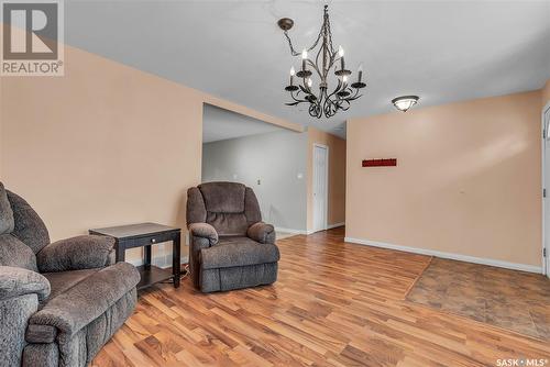 330 Flavelle Crescent, Saskatoon, SK - Indoor Photo Showing Living Room