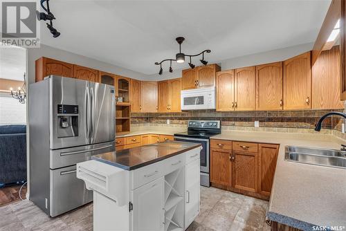 330 Flavelle Crescent, Saskatoon, SK - Indoor Photo Showing Kitchen With Double Sink