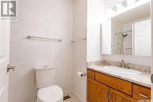 330 Flavelle Crescent, Saskatoon, SK - Indoor Photo Showing Bathroom