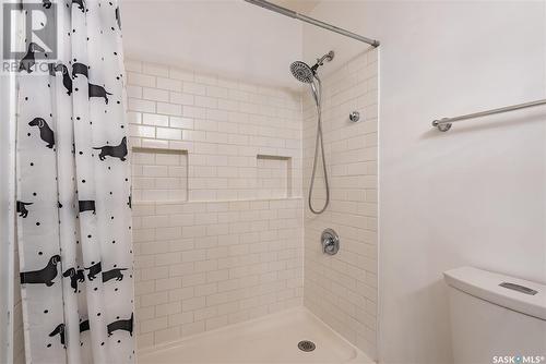 330 Flavelle Crescent, Saskatoon, SK - Indoor Photo Showing Bathroom