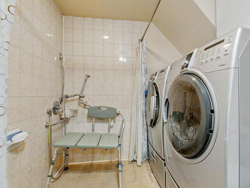 Salle de bains - 10 Rue St-Lambert, Sainte-Thérèse, QC - Indoor Photo Showing Laundry Room