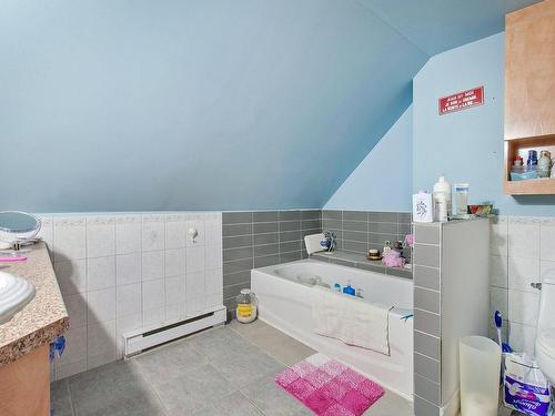 Salle de bains - 10 Rue St-Lambert, Sainte-Thérèse, QC - Indoor Photo Showing Bathroom