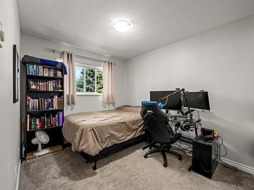 1400 Larsen Rd, Courtenay, BC - Indoor Photo Showing Bedroom