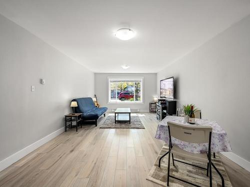 1400 Larsen Rd, Courtenay, BC - Indoor Photo Showing Living Room