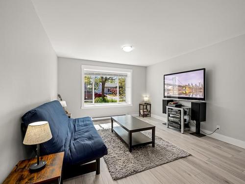 1400 Larsen Rd, Courtenay, BC - Indoor Photo Showing Living Room