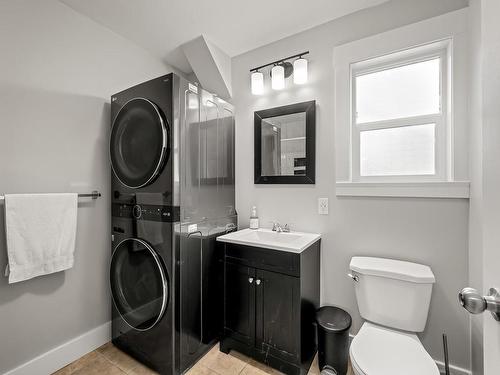 1400 Larsen Rd, Courtenay, BC - Indoor Photo Showing Laundry Room