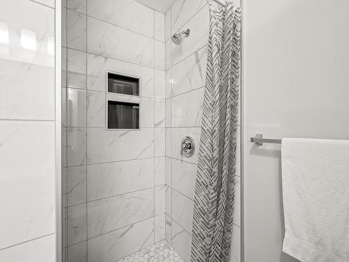 1400 Larsen Rd, Courtenay, BC - Indoor Photo Showing Bathroom