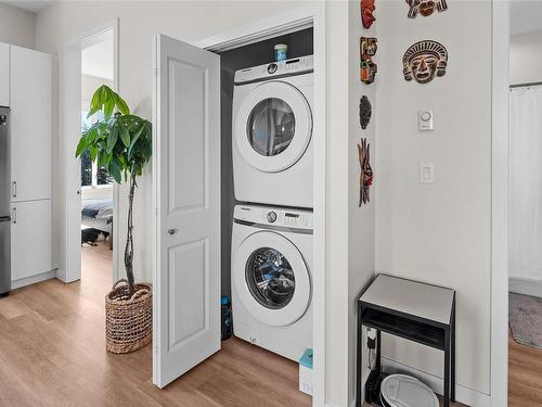606-815 Orono Ave, Langford, BC - Indoor Photo Showing Laundry Room