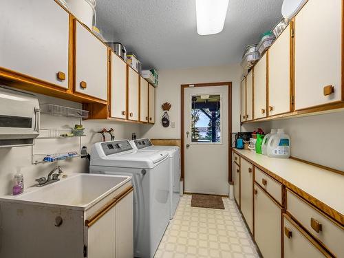 5145 Gainsberg Rd, Bowser, BC - Indoor Photo Showing Laundry Room