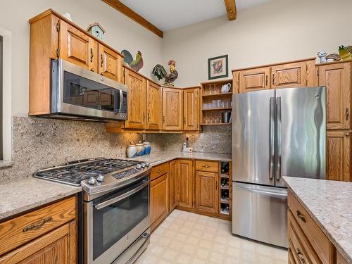 5145 Gainsberg Rd, Bowser, BC - Indoor Photo Showing Kitchen