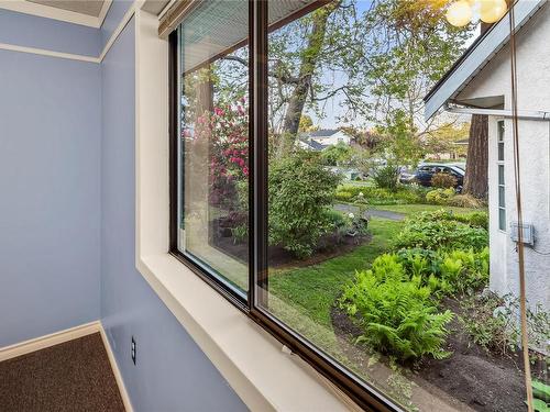 4100 Larchwood Dr, Saanich, BC - Indoor Photo Showing Other Room