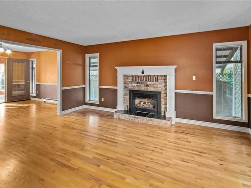 4100 Larchwood Dr, Saanich, BC - Indoor Photo Showing Living Room With Fireplace