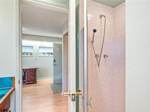 4855 Major Rd, Saanich, BC - Indoor Photo Showing Bathroom