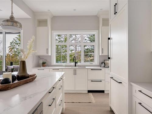 2018 Pinehurst Terr, Langford, BC - Indoor Photo Showing Kitchen