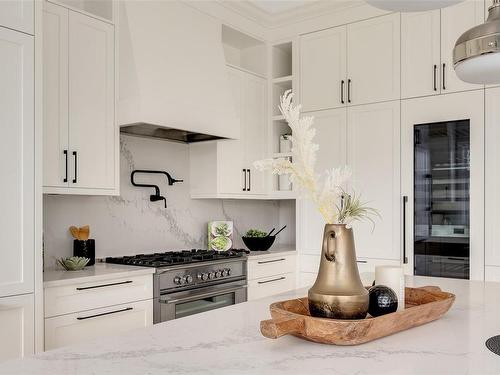 2018 Pinehurst Terr, Langford, BC - Indoor Photo Showing Kitchen With Upgraded Kitchen