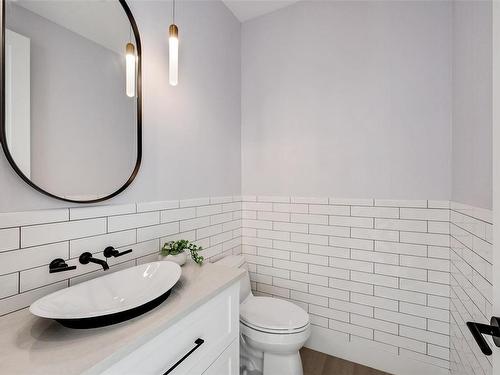 2018 Pinehurst Terr, Langford, BC - Indoor Photo Showing Bathroom