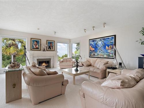 5009 Bonanza Pl, Saanich, BC - Indoor Photo Showing Living Room With Fireplace