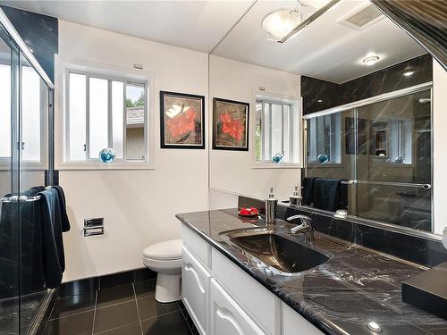 5009 Bonanza Pl, Saanich, BC - Indoor Photo Showing Bathroom