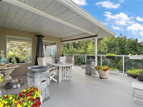5009 Bonanza Pl, Saanich, BC - Outdoor With Deck Patio Veranda