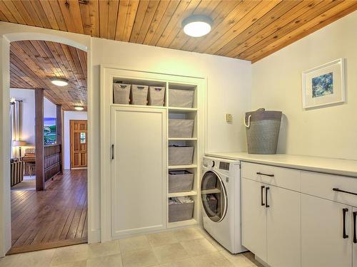7476 Neva Rd, Lake Cowichan, BC - Indoor Photo Showing Laundry Room