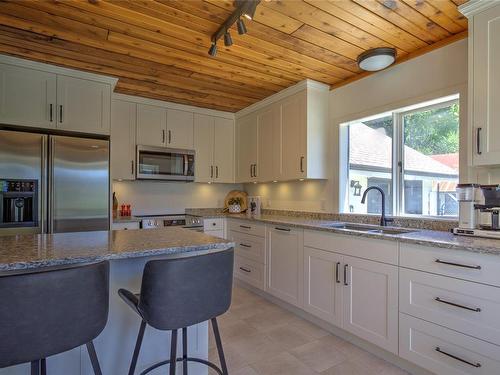 7476 Neva Rd, Lake Cowichan, BC - Indoor Photo Showing Kitchen With Double Sink