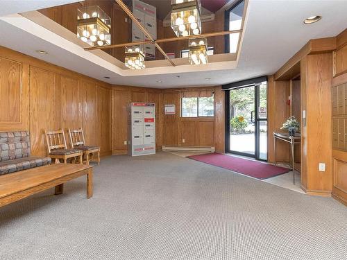 108-1560 Hillside Ave, Victoria, BC - Indoor With Fireplace