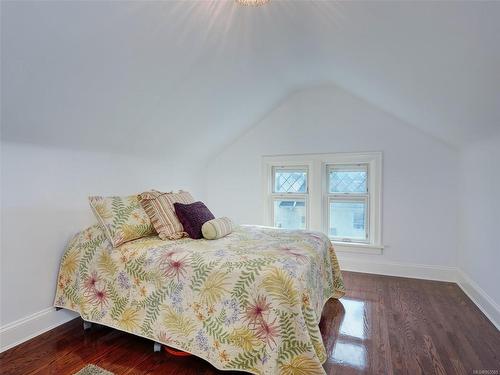 1690 Ash Rd, Saanich, BC - Indoor Photo Showing Bedroom