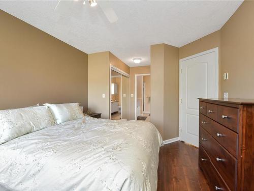20-4619 Elk Lake Dr, Saanich, BC - Indoor Photo Showing Bedroom