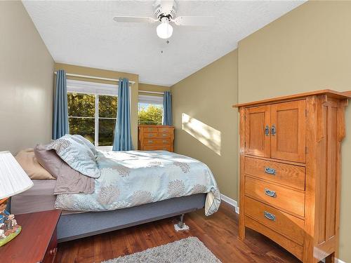 20-4619 Elk Lake Dr, Saanich, BC - Indoor Photo Showing Bedroom