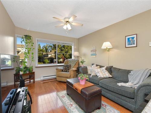 20-4619 Elk Lake Dr, Saanich, BC - Indoor Photo Showing Living Room
