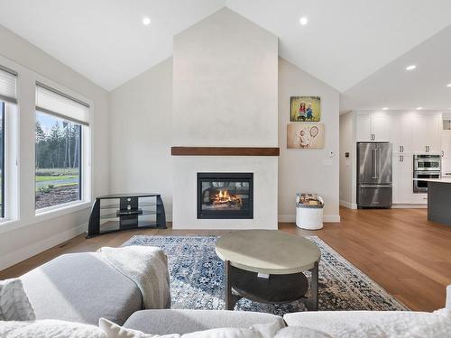 5180 Willis Way, Courtenay, BC - Indoor Photo Showing Living Room With Fireplace