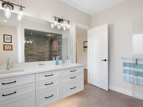 5180 Willis Way, Courtenay, BC - Indoor Photo Showing Bathroom