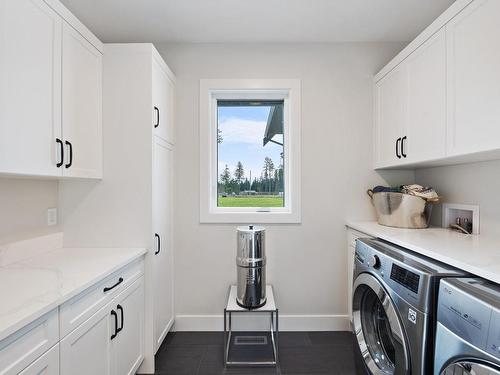 5180 Willis Way, Courtenay, BC - Indoor Photo Showing Laundry Room