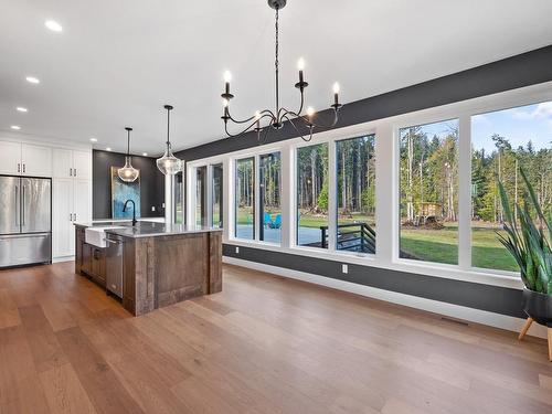 5180 Willis Way, Courtenay, BC - Indoor Photo Showing Kitchen With Upgraded Kitchen