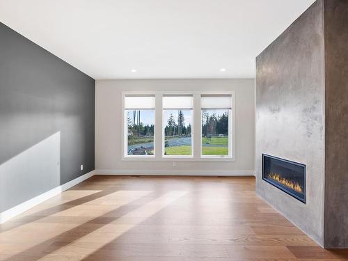 5180 Willis Way, Courtenay, BC - Indoor With Fireplace