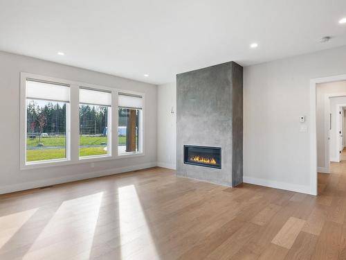 5180 Willis Way, Courtenay, BC - Indoor Photo Showing Living Room With Fireplace