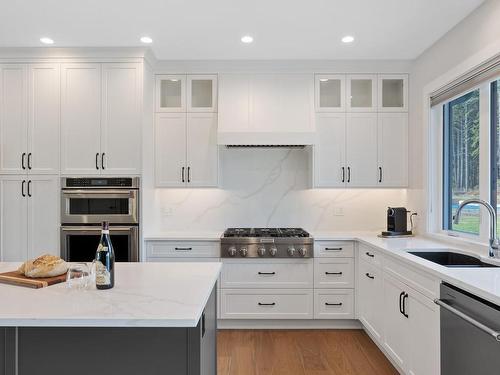 5180 Willis Way, Courtenay, BC - Indoor Photo Showing Kitchen With Upgraded Kitchen