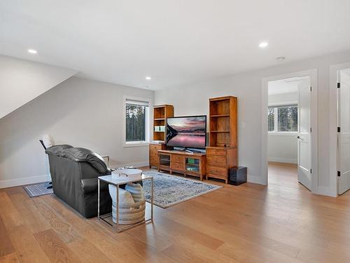 5180 Willis Way, Courtenay, BC - Indoor Photo Showing Living Room